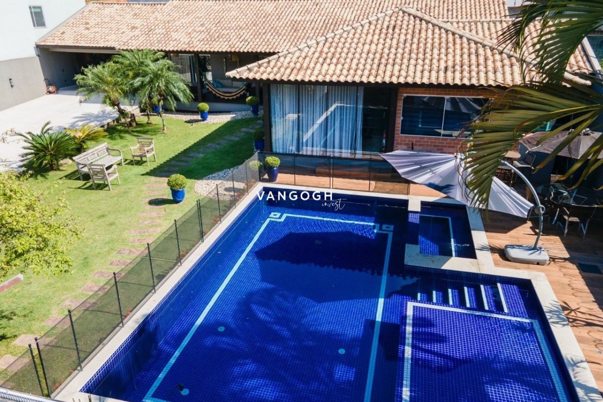Casa 4 dormitórios , Barra - Balneário Camboriú
