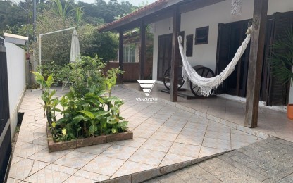 Casa 2 dormitórios Casa de Praia, canto grande - BOMBINHAS