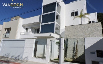 Casa 4 dormitórios Casa  Na Praia dos Amores, Praia dos Amores - Balneário Camboriú