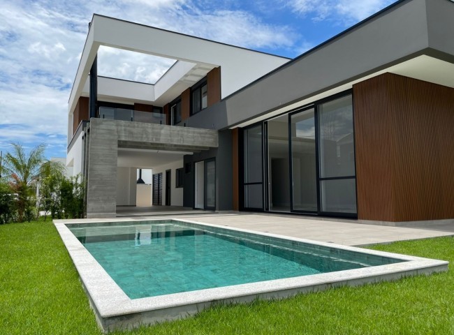 Casa em Condomínio 3 dormitórios Caledônia Private Village, Santa Regina - Camboriú