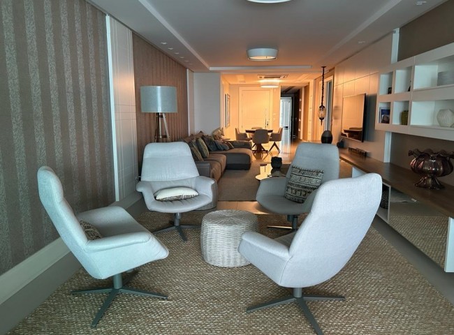 Apartamento 4 dormitórios Edifício Metrópolis, Frente Mar - Balneário Camboriú