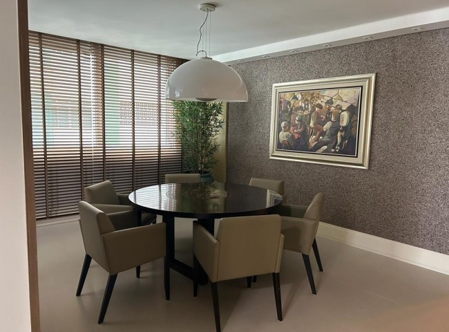 Apartamento 4 dormitórios Edifício Metrópolis, Frente Mar - Balneário Camboriú