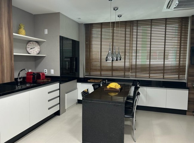 Apartamento 4 dormitórios Edifício Metrópolis, Frente Mar - Balneário Camboriú