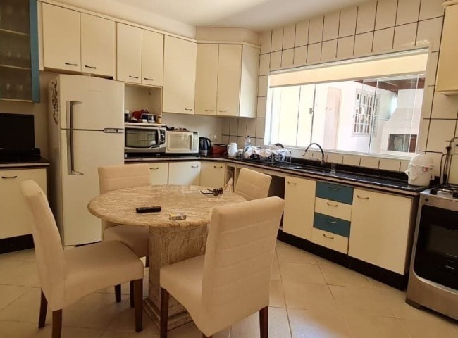 Casa 4 dormitórios , Praia dos Amores - Balneário Camboriú