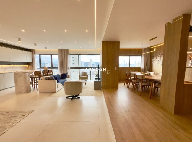 Apartamento 3 dormitórios Royal Tower, Centro - Balneário Camboriú