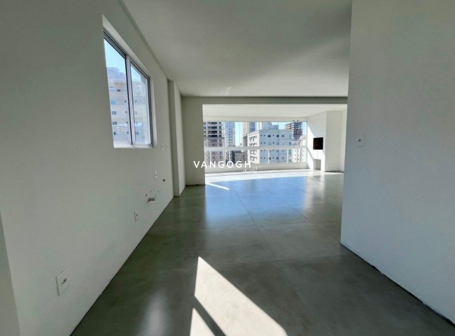 Apartamento 3 dormitórios Resudencial Syrah, Meia Praia - ITAPEMA