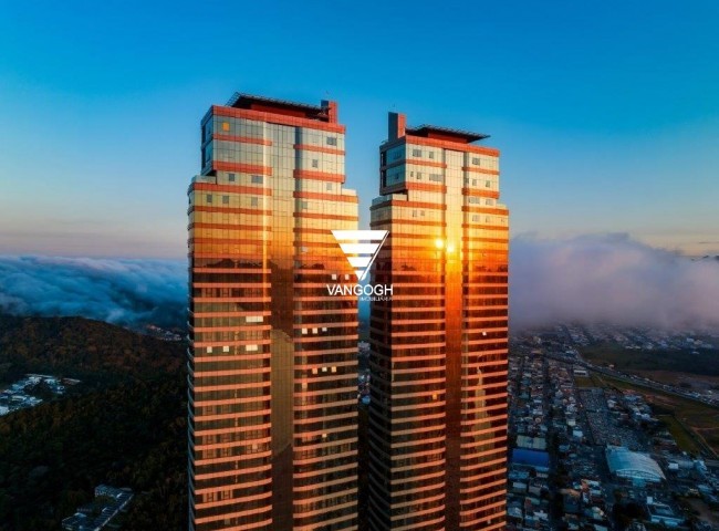 Apartamento 4 dormitórios Yachthouse, Quadra Mar - Balneário Camboriú