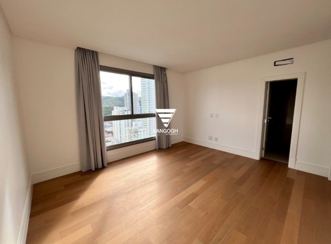 Apartamento 4 dormitórios Splendido