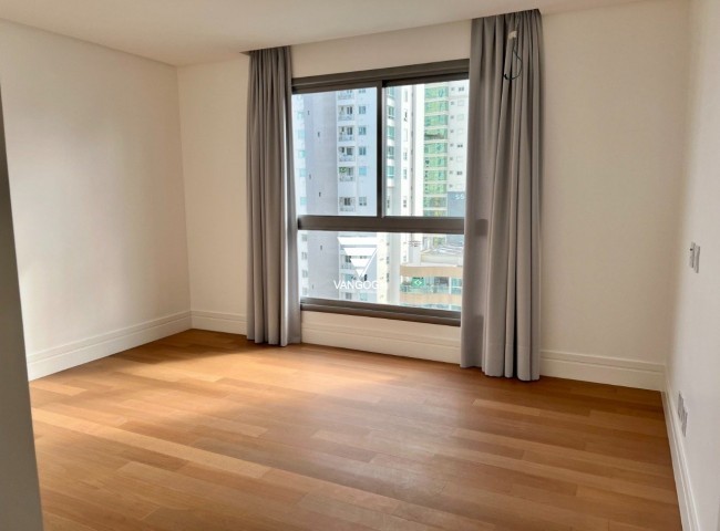 Apartamento 4 dormitórios Splendido