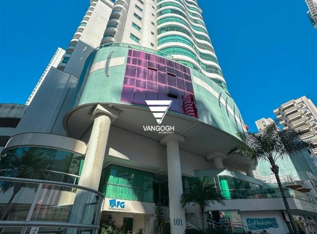 Apartamento 3 dormitórios La Madeson, Quadra Mar - Balneário Camboriú