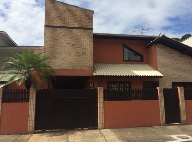 Casa 2 dormitórios , Ariribá - Balneário Camboriú