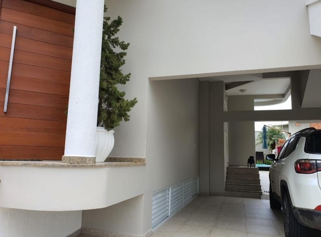 Casa 3 dormitórios , Ariribá - Balneário Camboriú