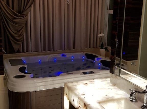 Apartamento 4 dormitórios Millennium Palace, Frente Mar - Balneário Camboriú