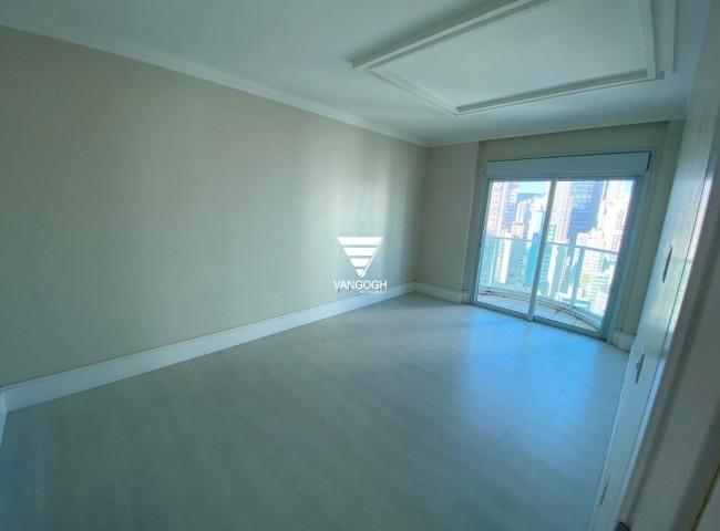 Apartamento 4 dormitórios Le Majestic, Quadra Mar - Balneário Camboriú