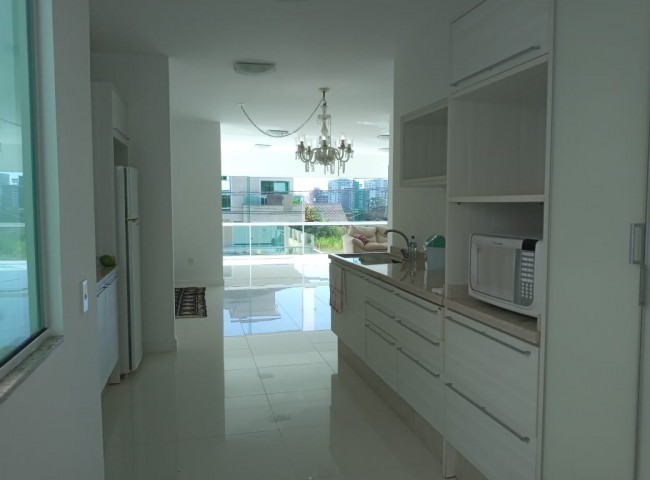 Casa 2 dormitórios Casa Praia dos Amores, Praia dos Amores - Balneário Camboriú