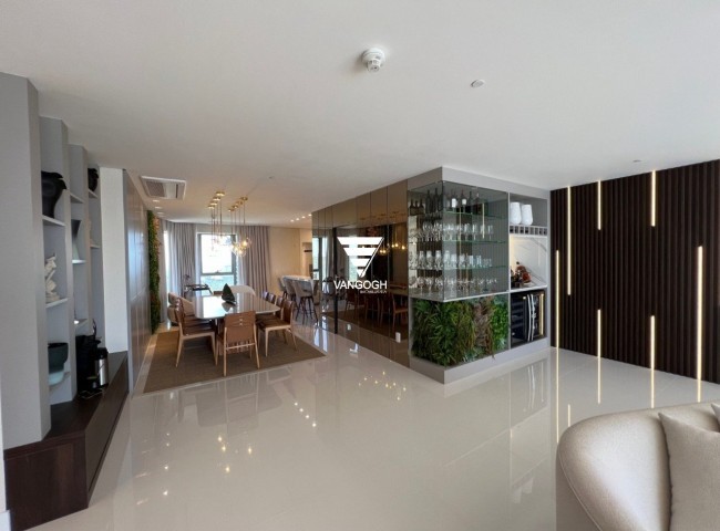 Apartamento 4 dormitórios Yachthouse, Quadra Mar - Balneário Camboriú