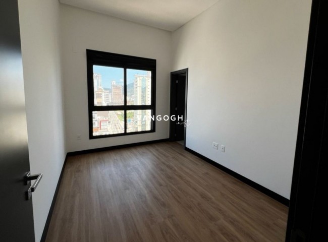 Apartamento 4 dormitórios Edficio Canvas, Meia Praia - ITAPEMA