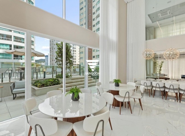 Apartamento 4 dormitórios Skyline Tower