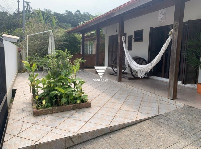 Casa 2 dormitórios Casa de Praia, canto grande - BOMBINHAS