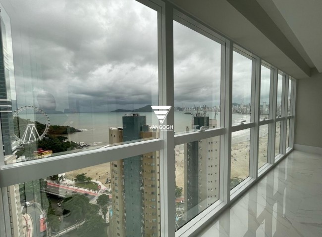 Apartamento 4 dormitórios Skyline Tower