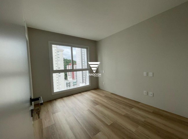 Apartamento 4 dormitórios Skyline Tower