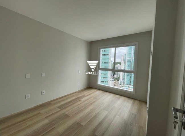 Apartamento 4 dormitórios Skyline Tower