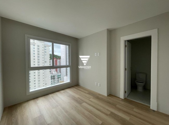 Apartamento 4 dormitórios Skyline Tower