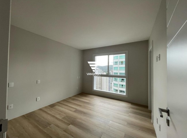 Apartamento 4 dormitórios Skyline Tower