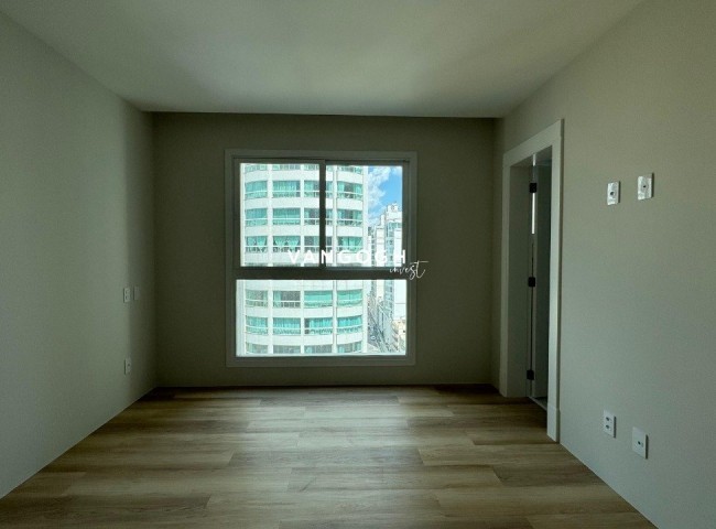 Apartamento 4 dormitórios Skyline Tower