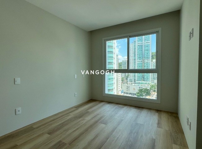 Apartamento 4 dormitórios Skyline Tower