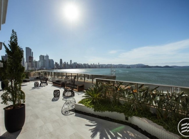 Apartamento 4 dormitórios Baturité Lounge House, Frente Mar - Balneário Camboriú