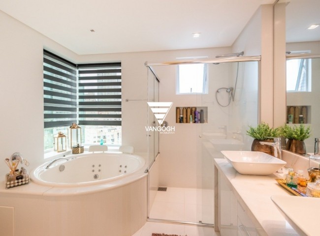 Apartamento 4 dormitórios Four Seasons Residence, Quadra Mar - Balneário Camboriú