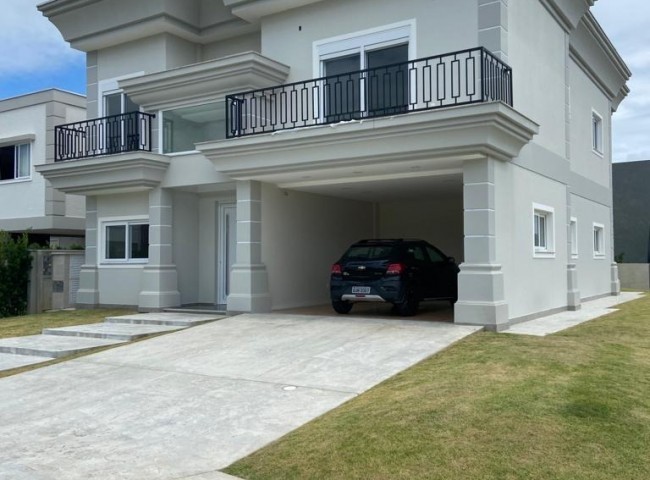 Casa 3 dormitórios Caledônia Private Village, Santa Regina - Camboriú