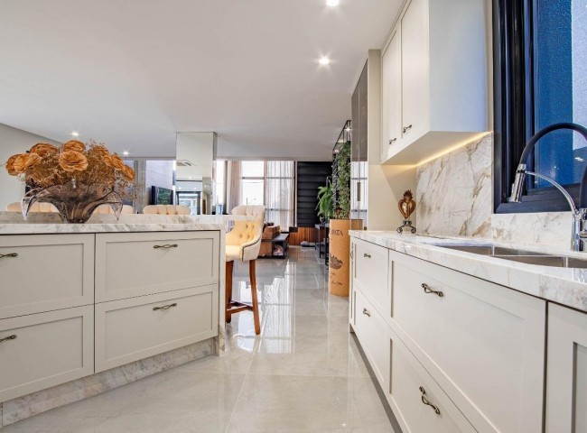 Casa em Condomínio 4 dormitórios Caledônia Private Village, Santa Regina - Camboriú