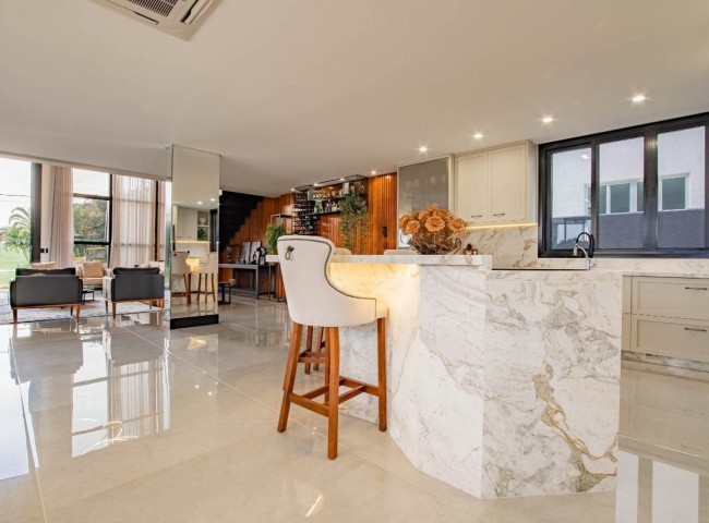 Casa em Condomínio 4 dormitórios Caledônia Private Village, Santa Regina - Camboriú