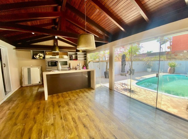 Casa 5 dormitórios , Praia dos Amores - Balneário Camboriú