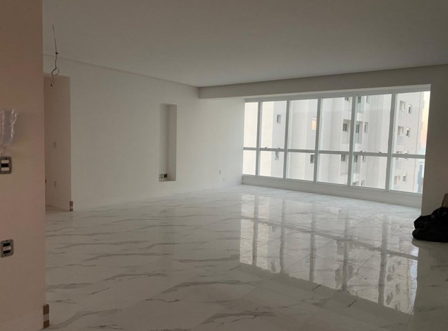 Apartamento 4 dormitórios Marina Beach Towers
