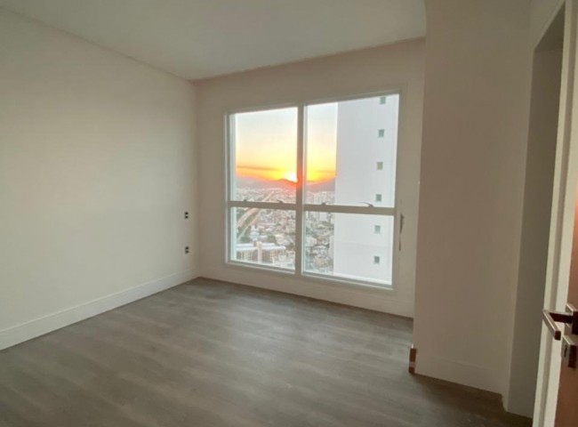 Apartamento 4 dormitórios Marina Beach Towers