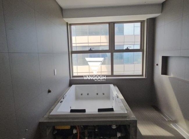 Apartamento 4 dormitórios Yachthouse, Quadra Mar - Balneário Camboriú