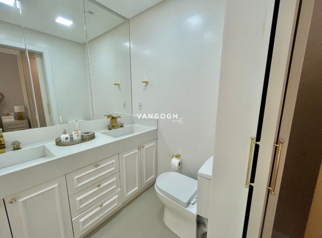 Apartamento 4 dormitórios Marie Antoinette, Meia Praia - ITAPEMA