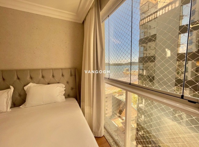 Apartamento 4 dormitórios Marie Antoinette, Meia Praia - ITAPEMA