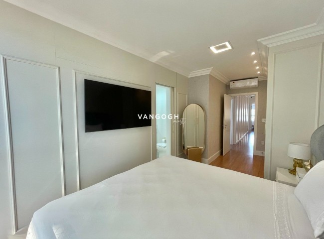 Apartamento 4 dormitórios Marie Antoinette, Meia Praia - ITAPEMA