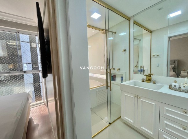 Apartamento 4 dormitórios Marie Antoinette, Meia Praia - ITAPEMA