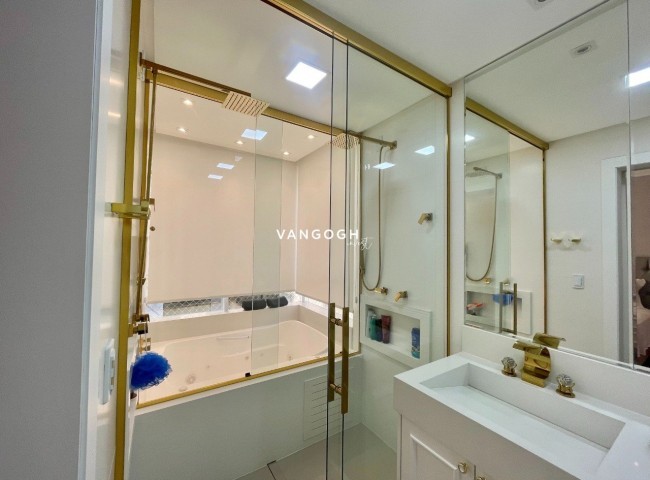 Apartamento 4 dormitórios Marie Antoinette, Meia Praia - ITAPEMA