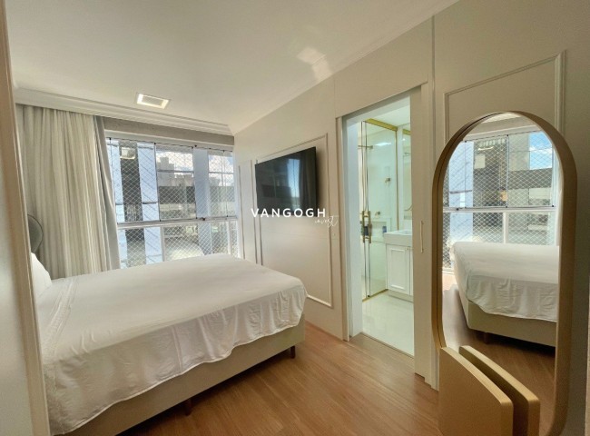 Apartamento 4 dormitórios Marie Antoinette, Meia Praia - ITAPEMA