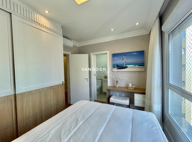 Apartamento 4 dormitórios Marie Antoinette, Meia Praia - ITAPEMA