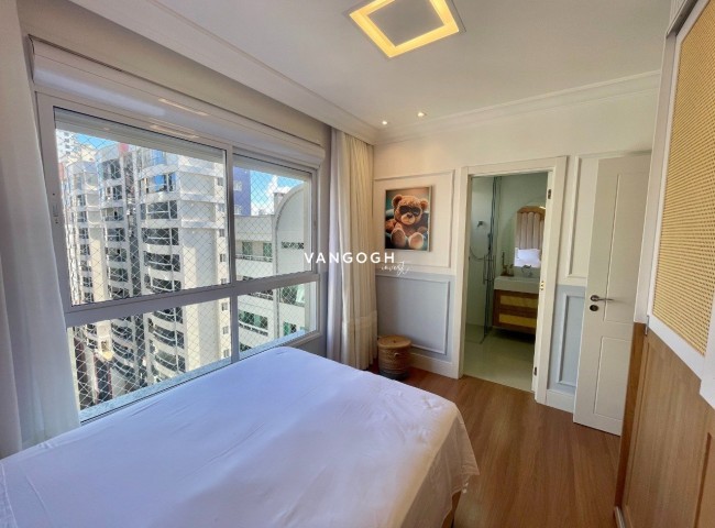 Apartamento 4 dormitórios Marie Antoinette, Meia Praia - ITAPEMA