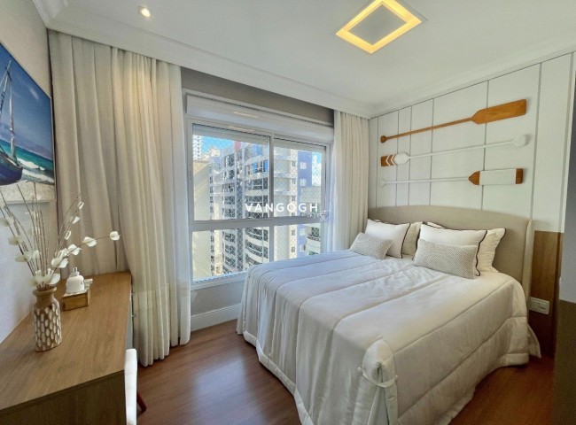 Apartamento 4 dormitórios Marie Antoinette, Meia Praia - ITAPEMA