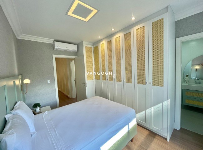 Apartamento 4 dormitórios Marie Antoinette, Meia Praia - ITAPEMA