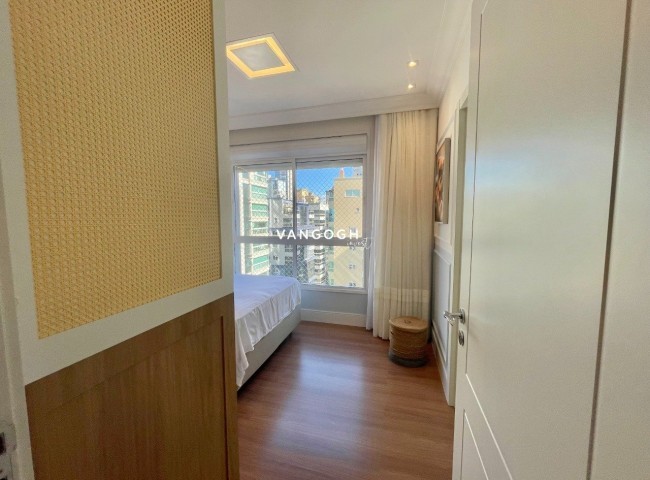 Apartamento 4 dormitórios Marie Antoinette, Meia Praia - ITAPEMA